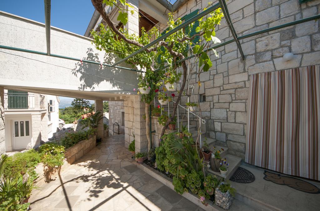 Apartments Gorana Splitska Exterior foto