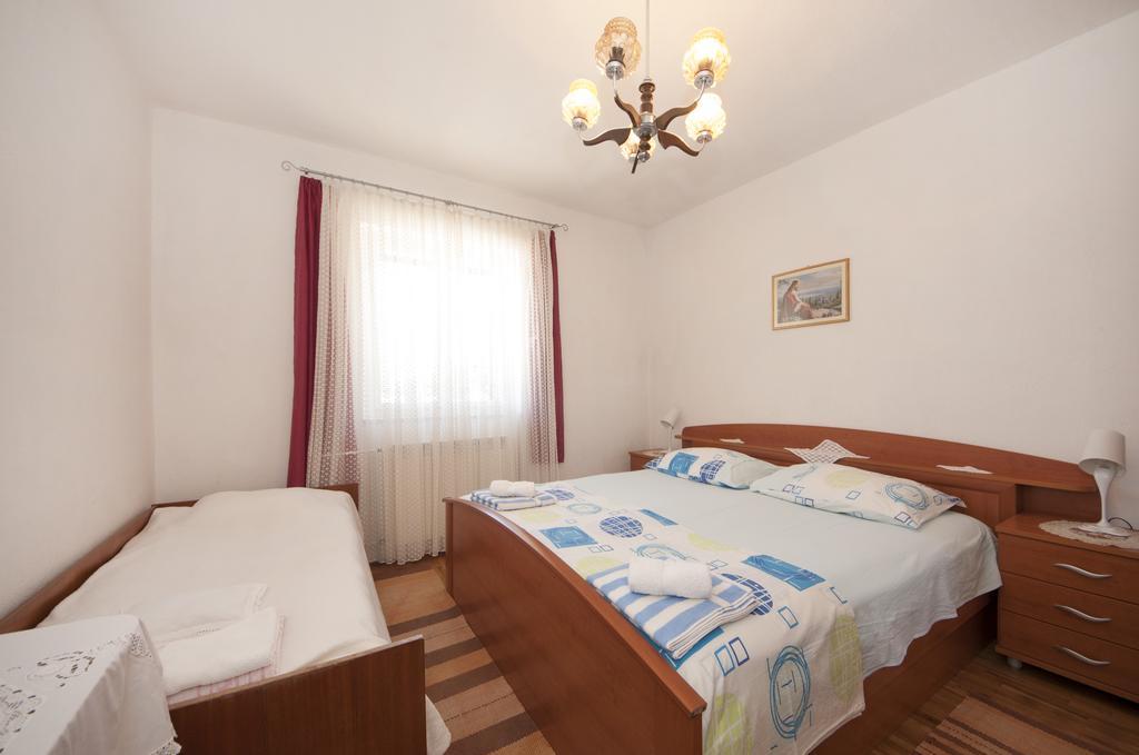Apartments Gorana Splitska Exterior foto