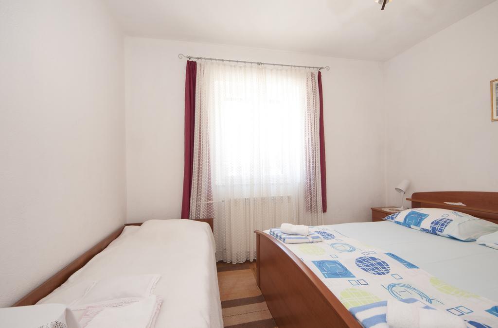 Apartments Gorana Splitska Exterior foto